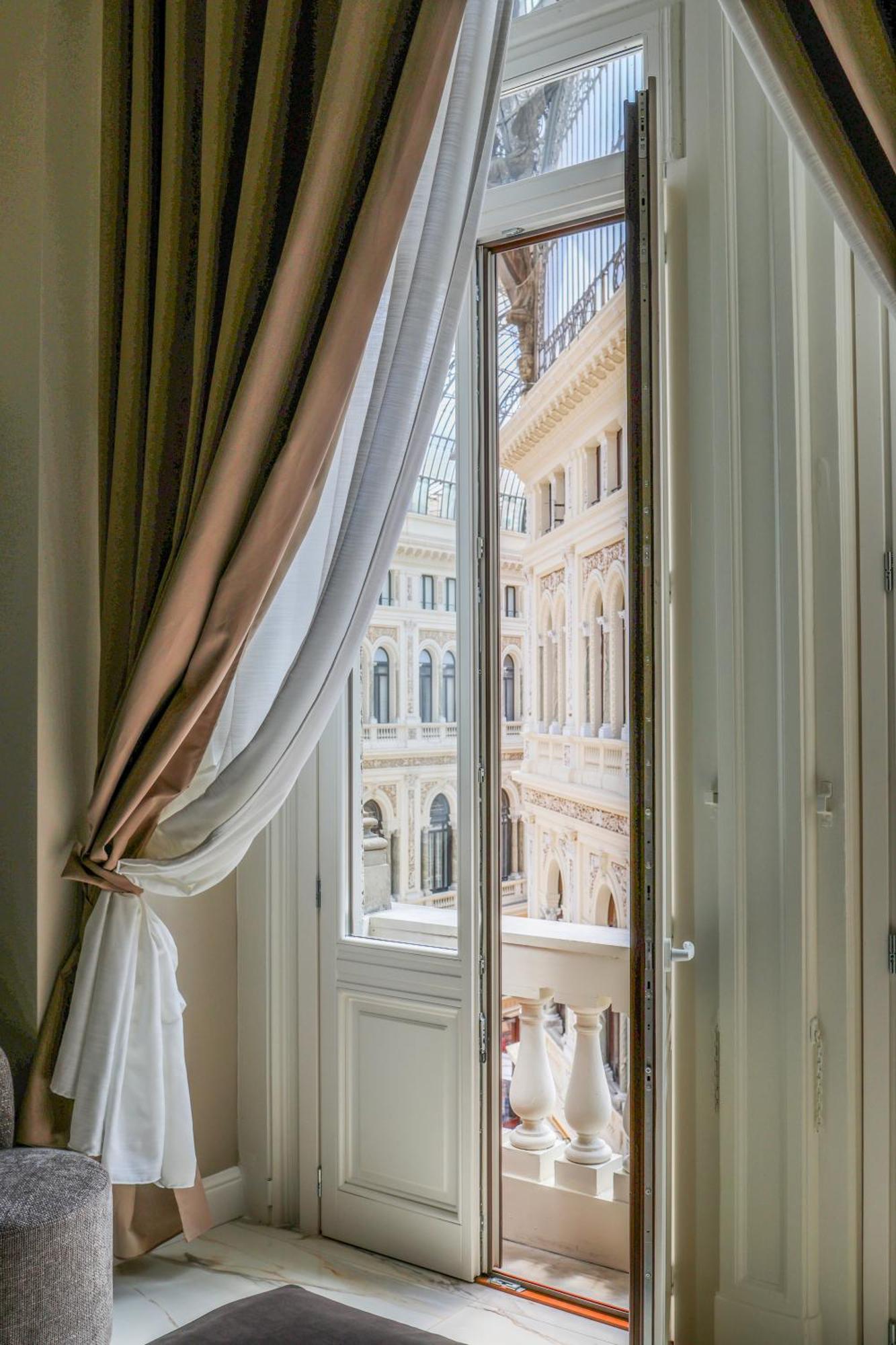 Maison San Carlo Luxury Suites Naples Exterior photo