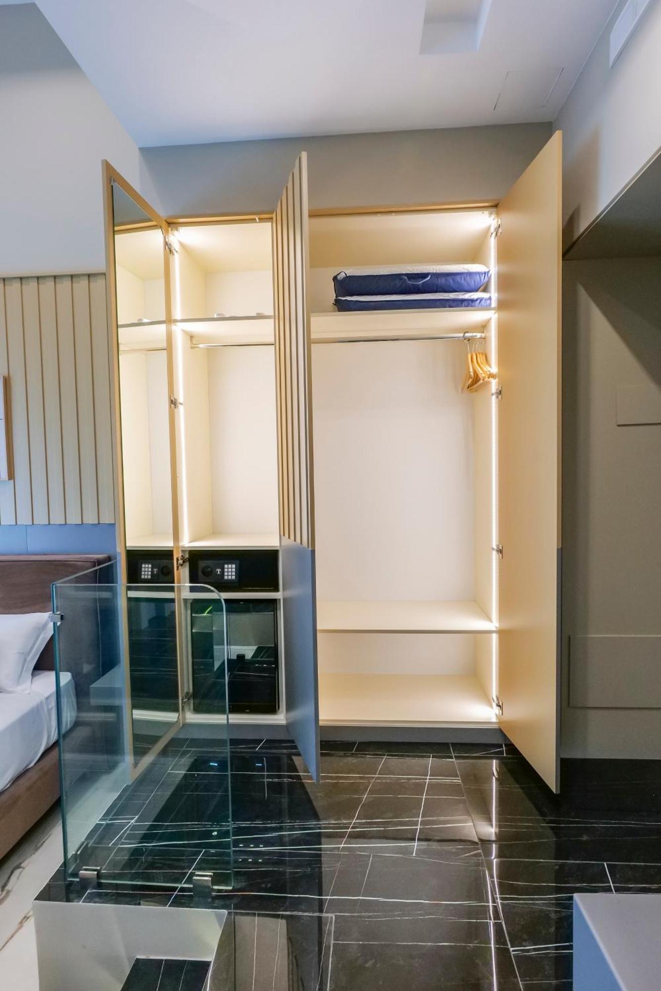 Maison San Carlo Luxury Suites Naples Exterior photo